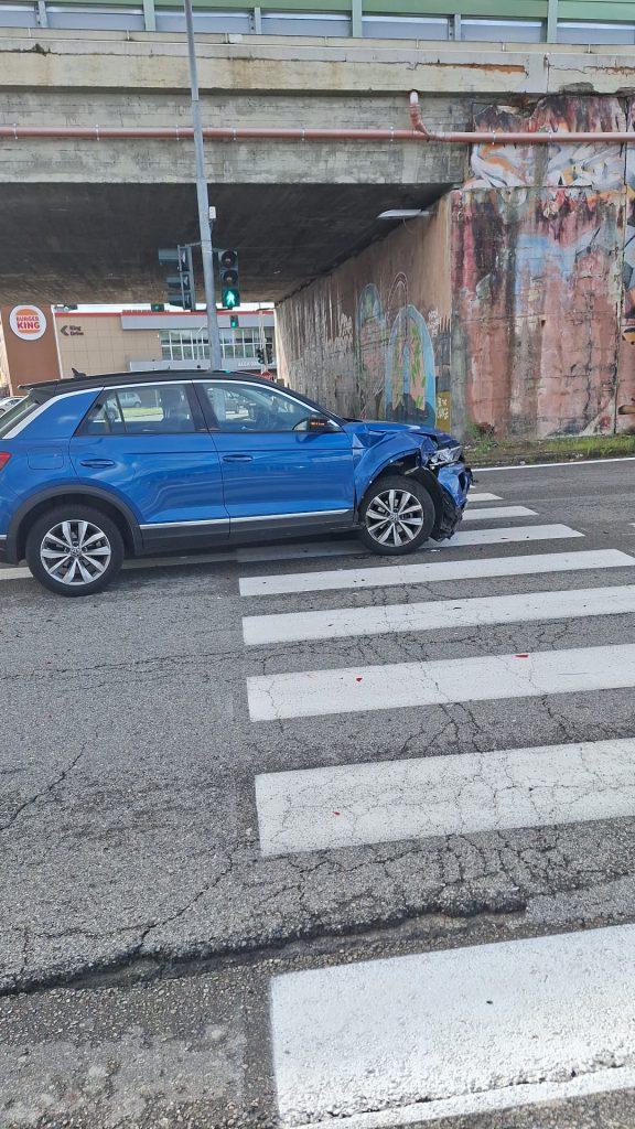 MONCALIERI - Incidente in corso Trieste - Il Mercoledì