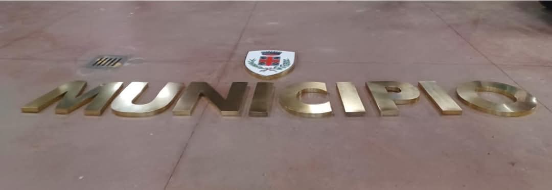 TROFARELLO – Nel nuovo palazzo comunale ci sarà anche una nuova insegna