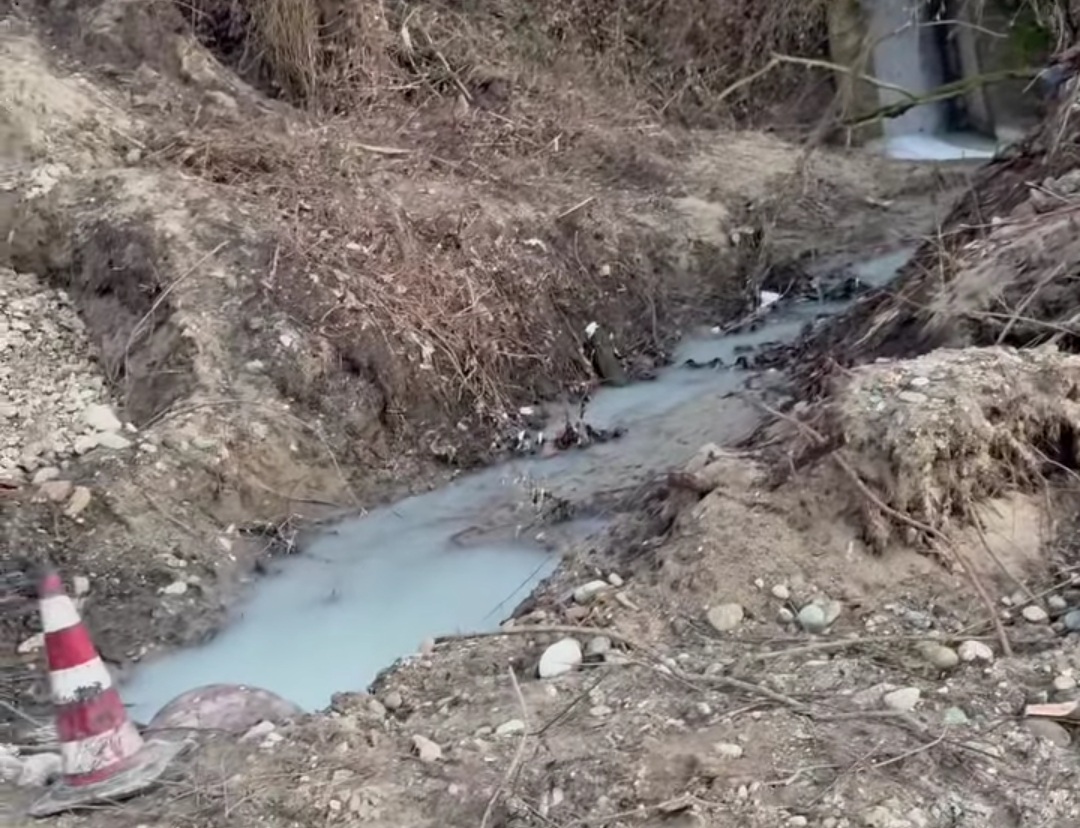 NICHELINO – Scarichi nel Sangone, l’acqua diventa bianca