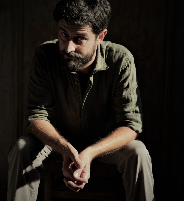 CARMAGNOLA – Venerdì 11 aprile lo scrittore e cantastorie Simone Saccucci all’«Aperilibro ragazzi» alla Vigna