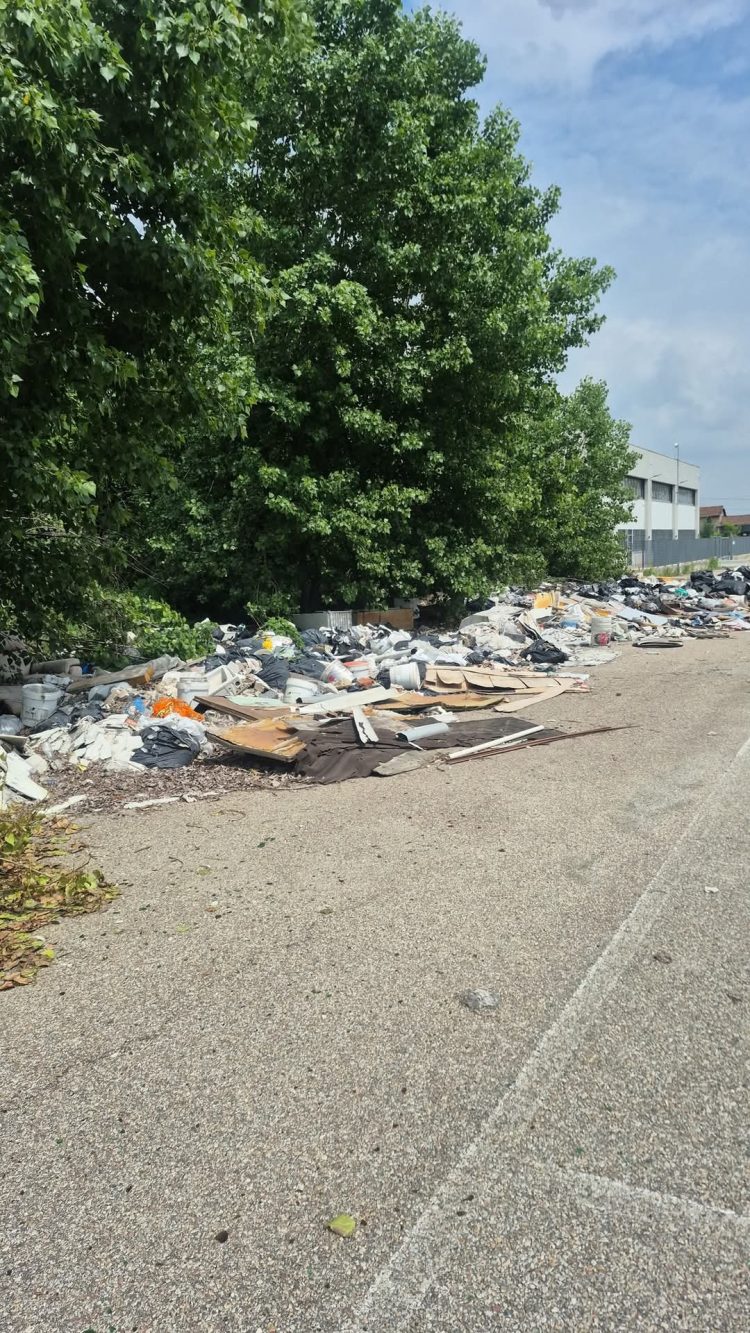 MONCALIERI – Continuano le segnalazioni sulla discarica a Carpice