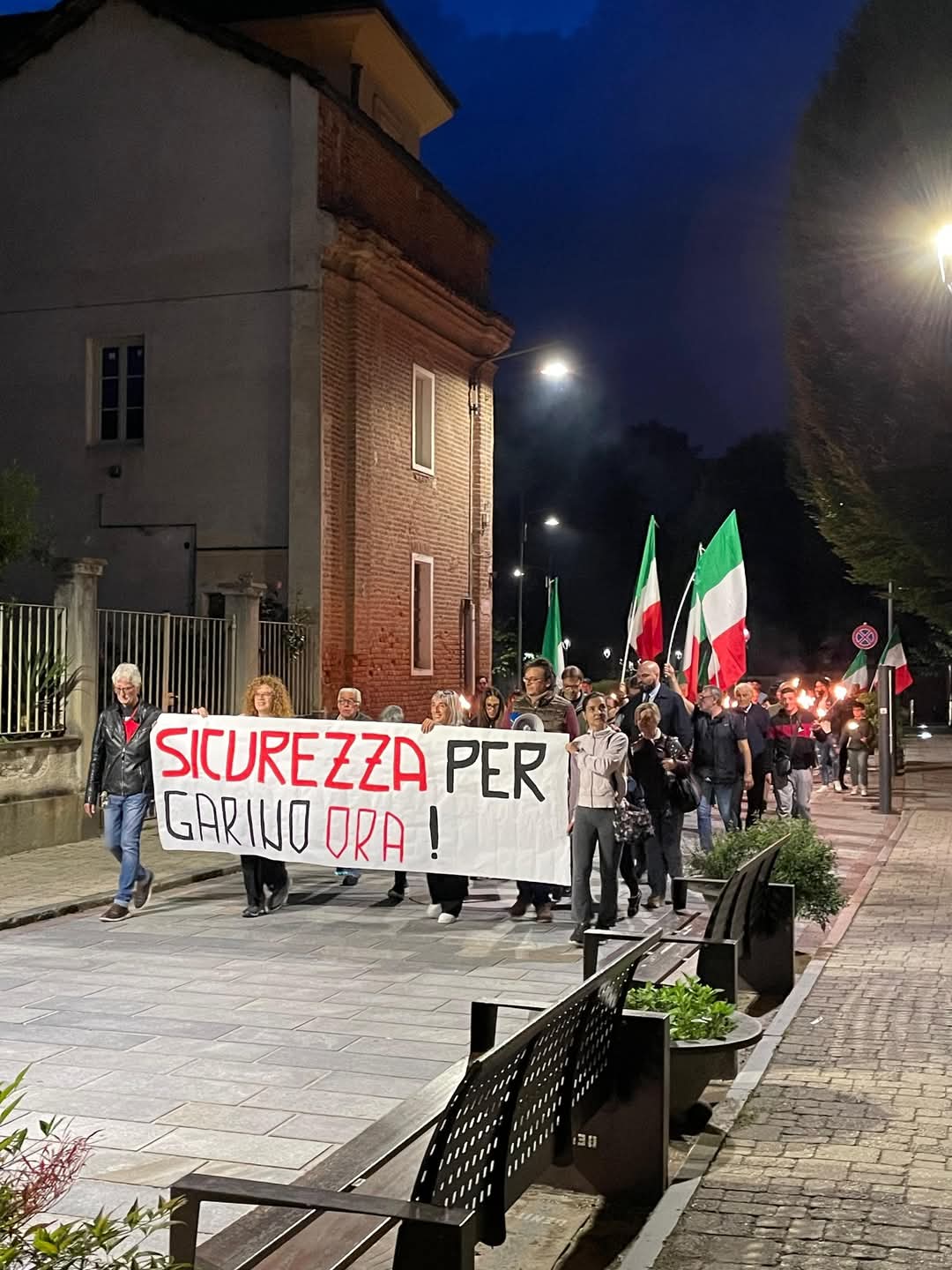 VINOVO – Il corteo in strada contro i furti