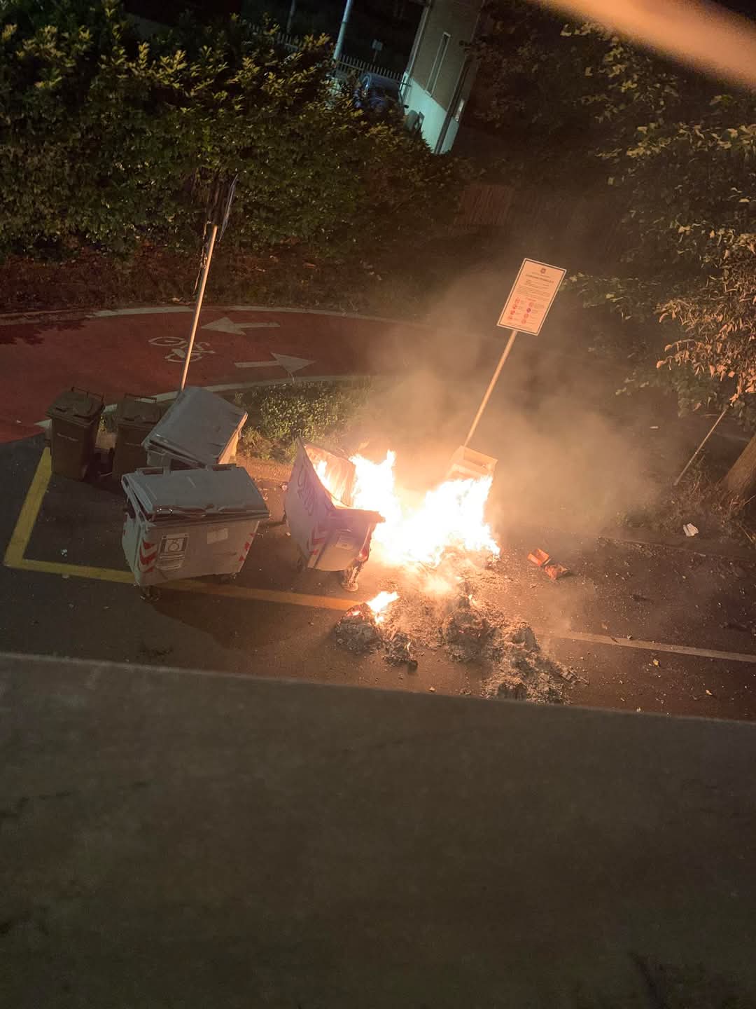 MONCALIERI – Ancora cassonetti incendiati in viale Stazione