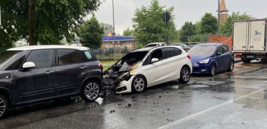 MONCALIERI – Ancora auto a fuoco in via Papa Giovanni