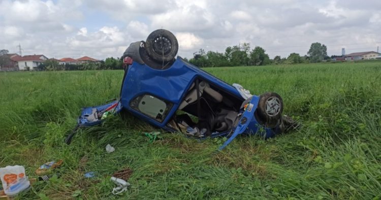 NICHELINO – Incidente in tangenziale, auto fuori strada
