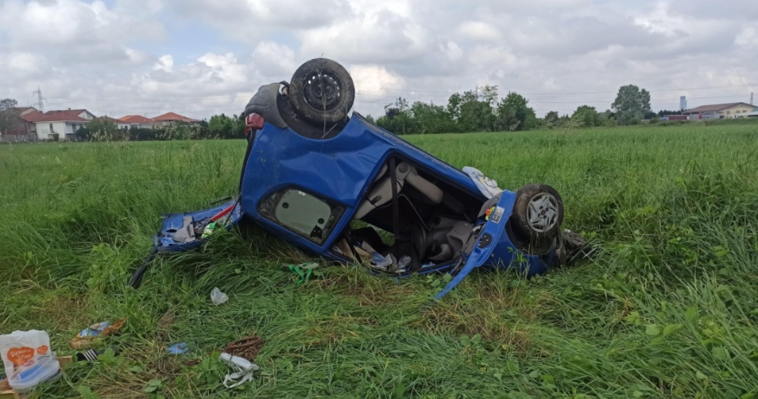NICHELINO – Incidente in tangenziale, auto fuori strada