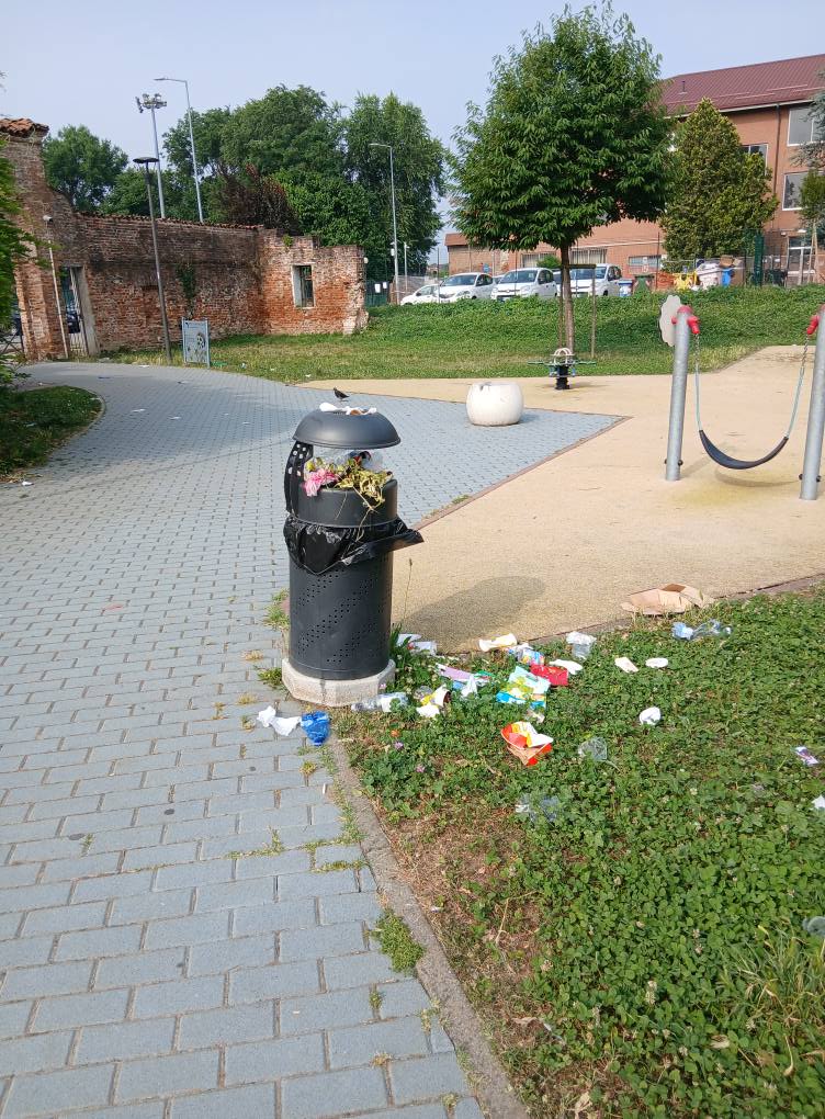 MONCALIERI – Parchi gioco preda dei maleducati