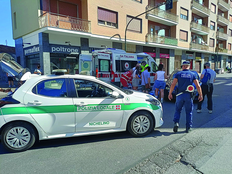 NICHELINO – Scontro frontale all’incrocio