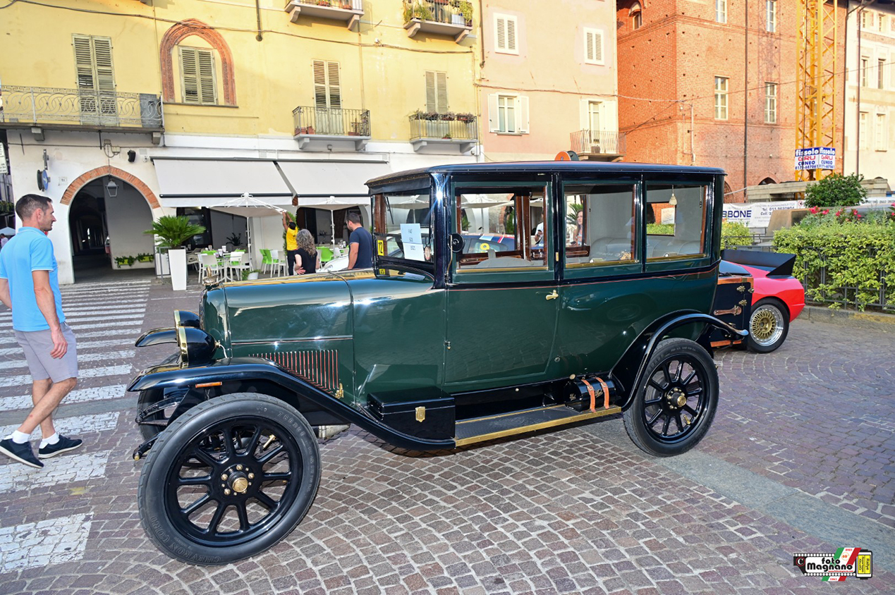 Le serate dei «Giovedì a Carmagnola» si arricchiscono delle antiche forme dei veicoli d’epoca