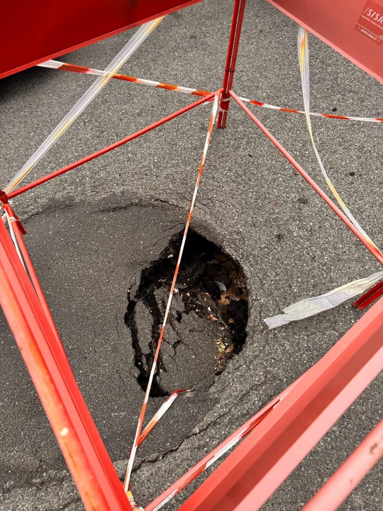 MONCALIERI – Buca in strada Praciosa, i residenti chiedono il ripristino