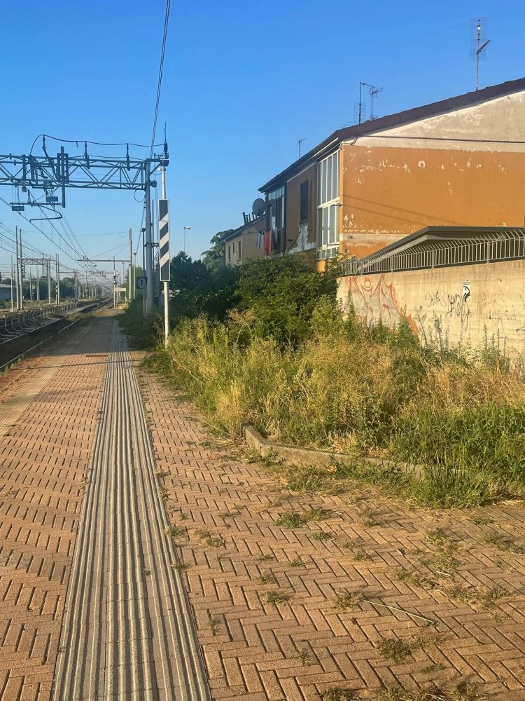 CARMAGNOLA – Stazione in preda al degrado