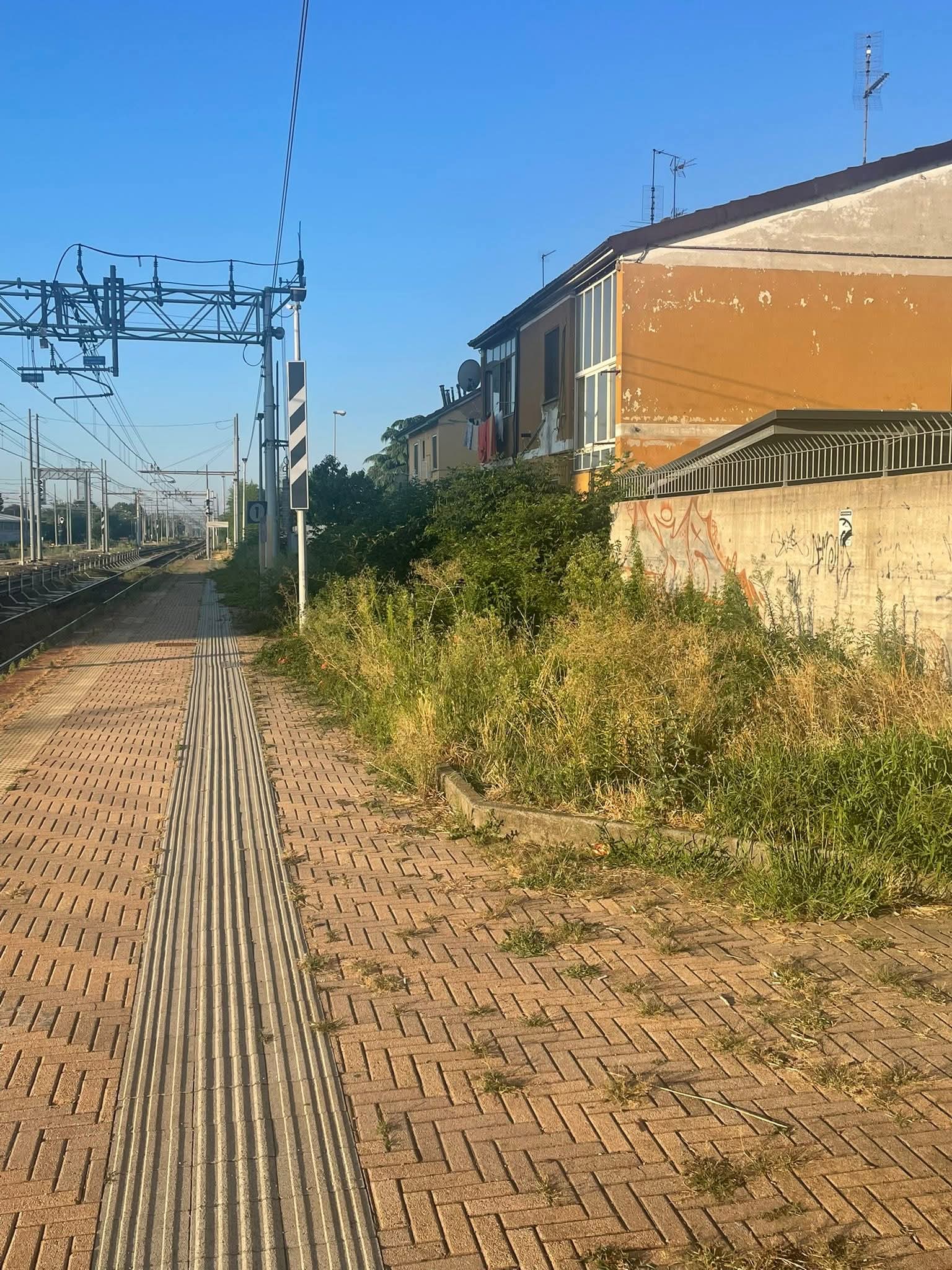 CARMAGNOLA – Stazione in preda al degrado