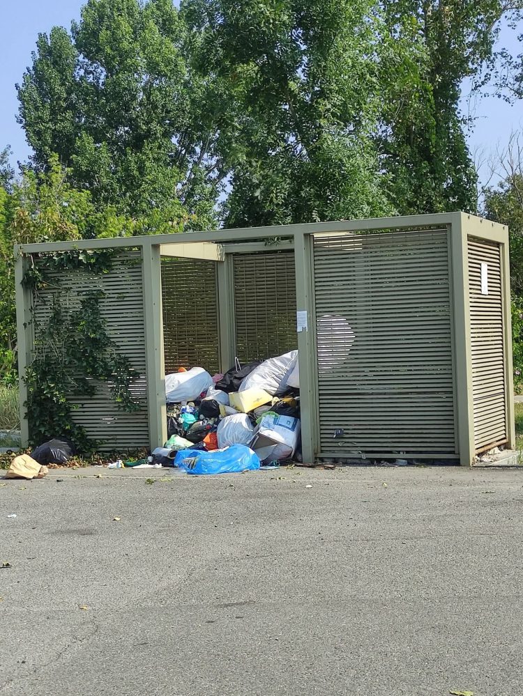 NICHELINO – Discarica di rifiuti in via Cacciatori