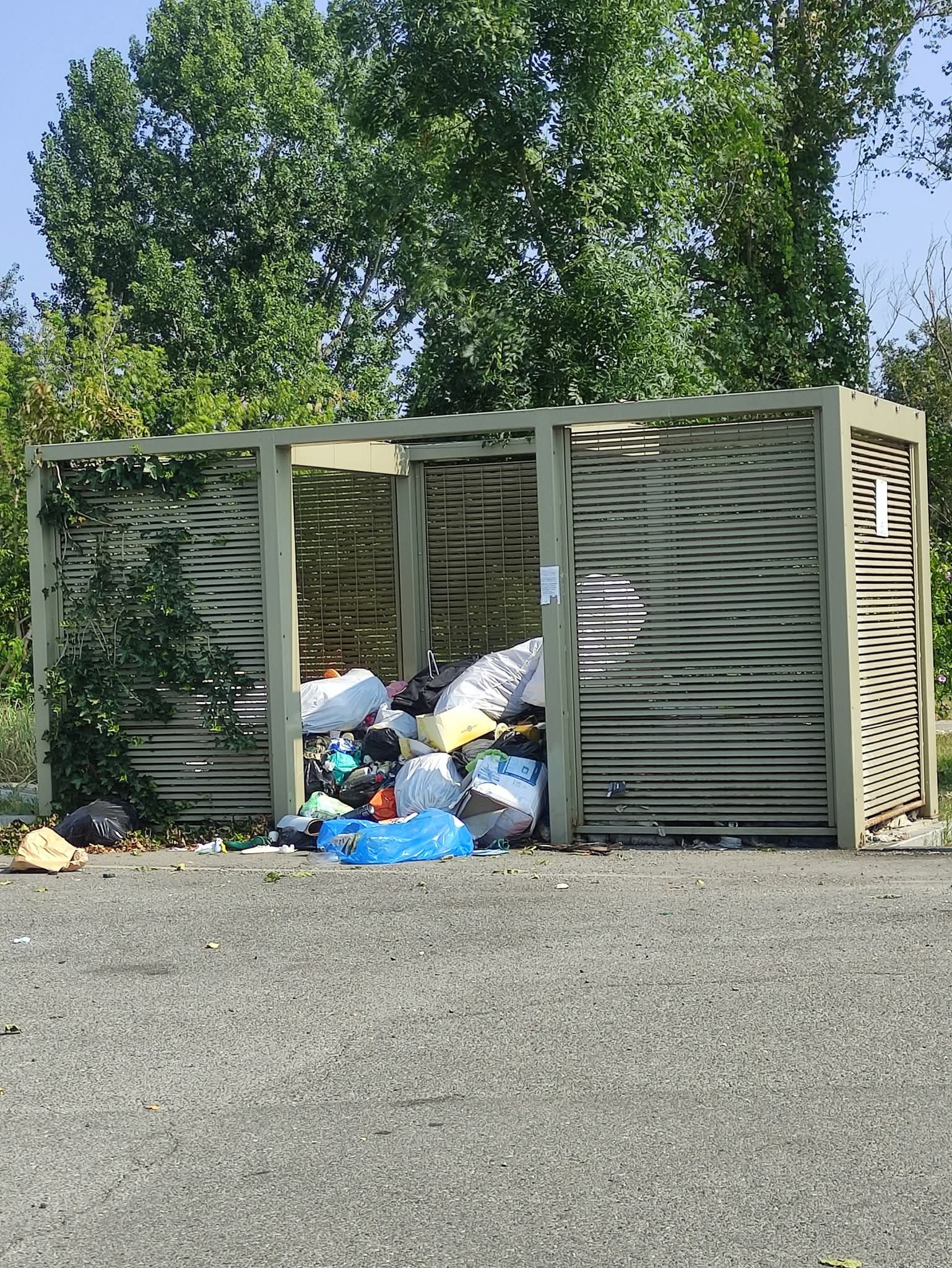 NICHELINO – Discarica di rifiuti in via Cacciatori