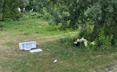 MONCALIERI – Rifiuti abbandonati lungo il Chisola