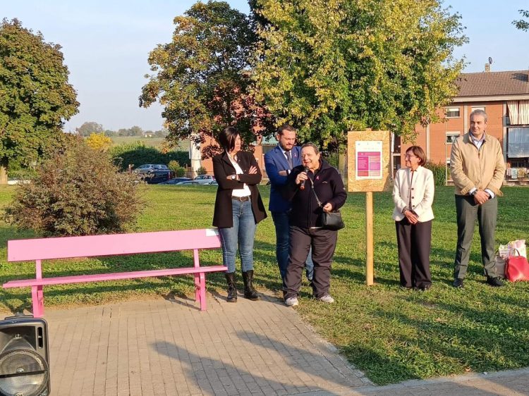 TROFARELLO – Inaugurata la panchina rosa della prevenzione