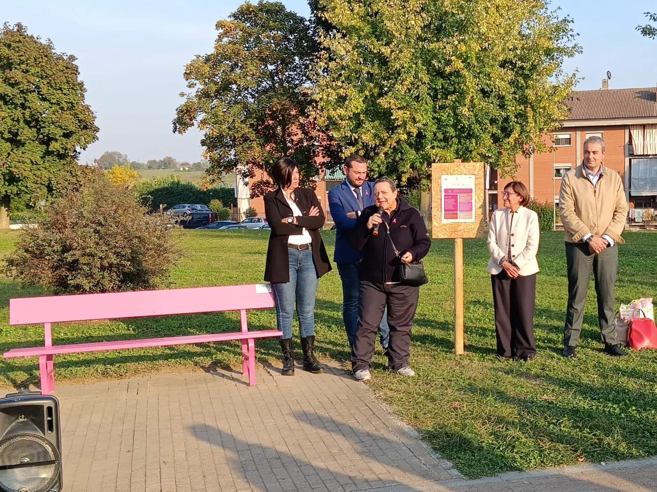TROFARELLO – Inaugurata la panchina rosa della prevenzione