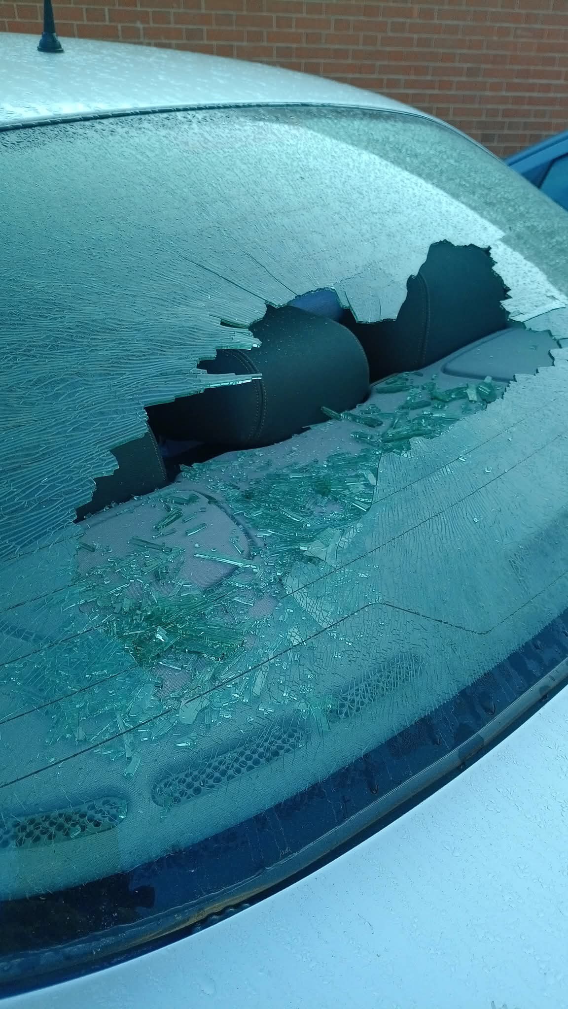 NICHELINO – Vandali in azione contro le auto parcheggiate