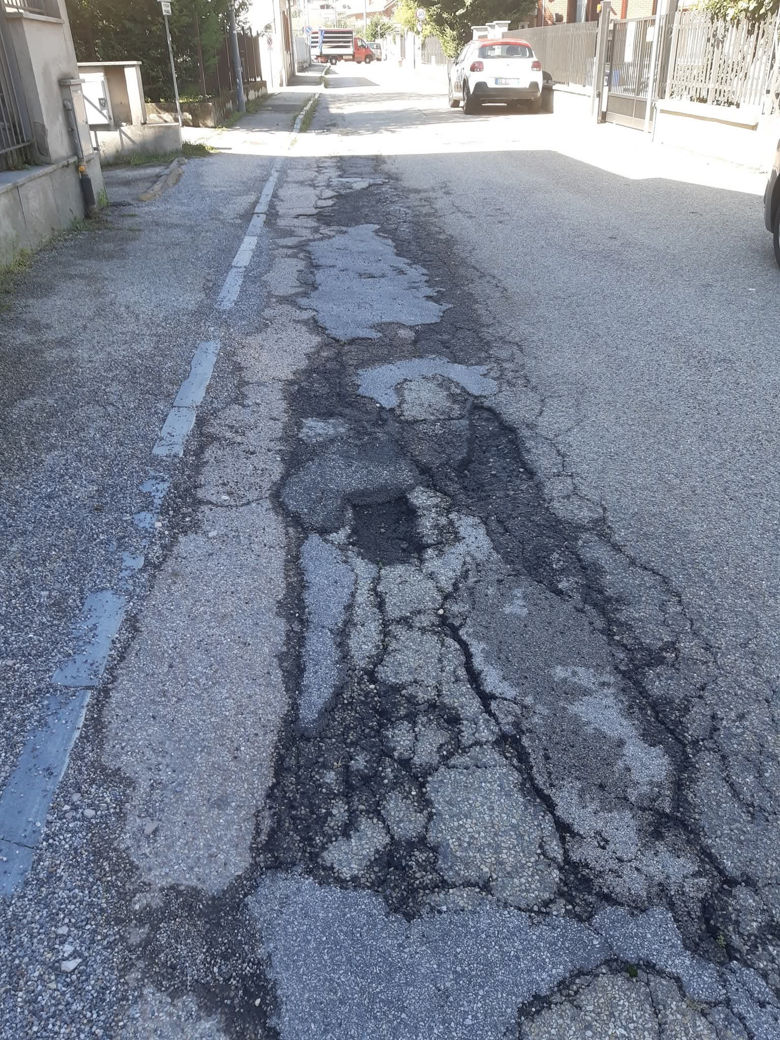 NICHELINO – Proteste per le condizioni di via Pallavicino NICHELINO – Proteste per le condizioni di via Pallavicino