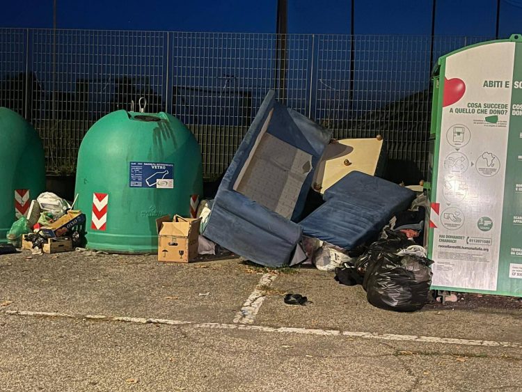 CANDIOLO – Discarica a cielo aperto vicino il bocciodromo