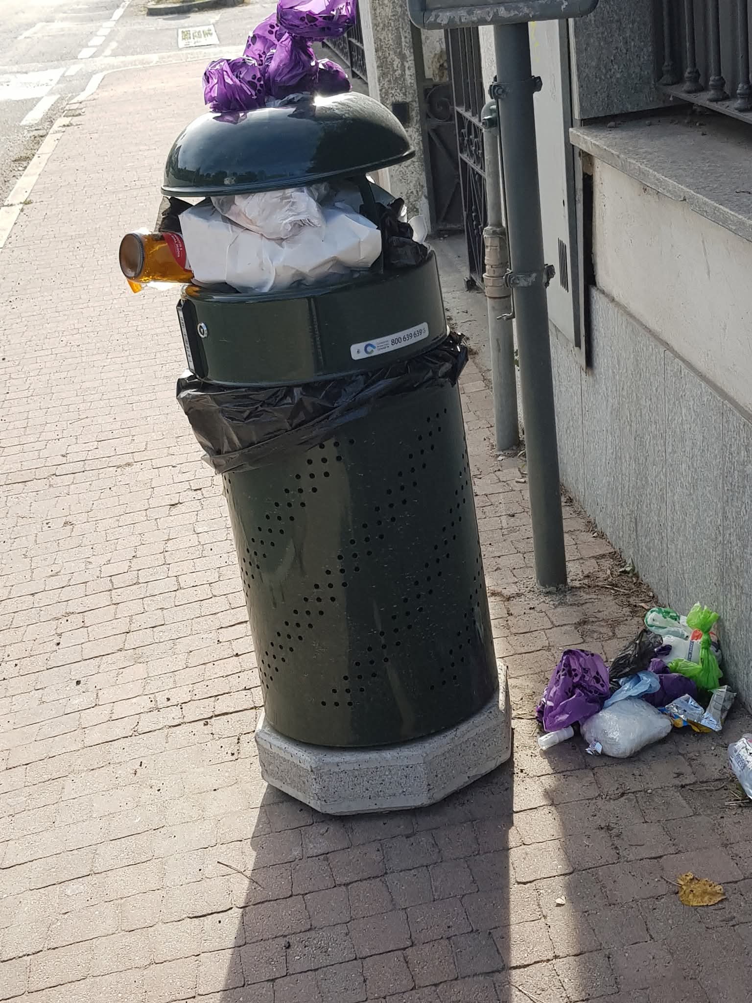 MONCALIERI – Proteste per i cestini dei rifiuti strapieni