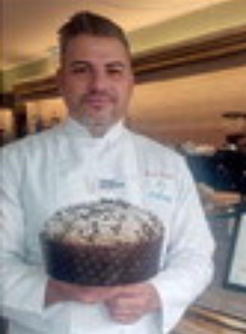 VINOVO – Il panettone sacher di Enrico Basco tra i venti dolci più buoni d’Italia VINOVO – Il panettone sacher di Enrico Basco tra i venti dolci più buoni d’Italia