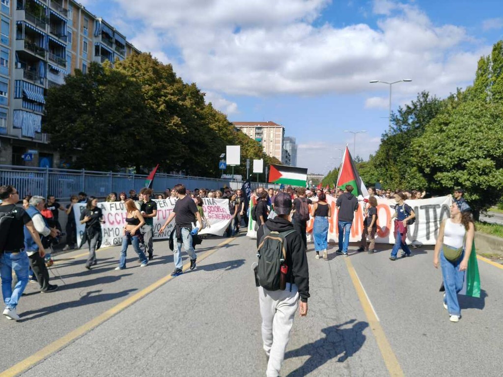 MONCALIERI – Corteo Pro Pal paralizza corso Trieste