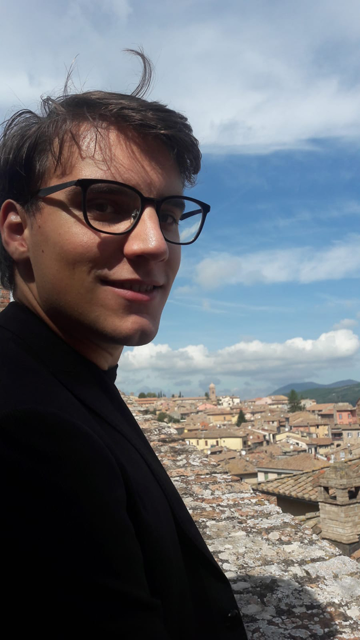 CARMAGNOLA – Venerdì 21 novembre «Aperilibro ragazzi speciale» con lo scrittore Giulio Fabroni CARMAGNOLA – Venerdì 21 novembre «Aperilibro ragazzi speciale» con lo scrittore Giulio Fabroni