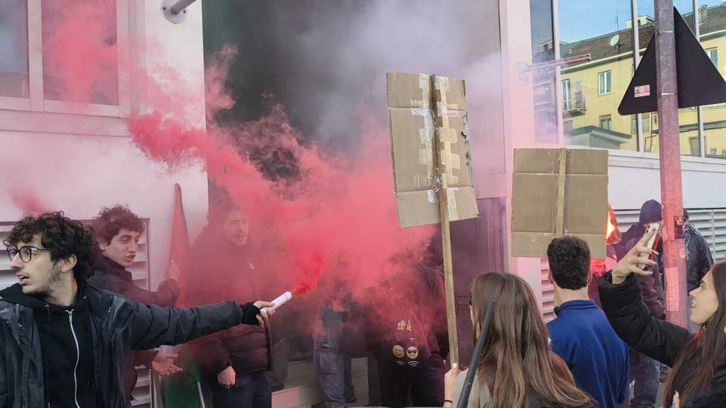 TORINO – I pro gaza invadono la sede de La Stampa