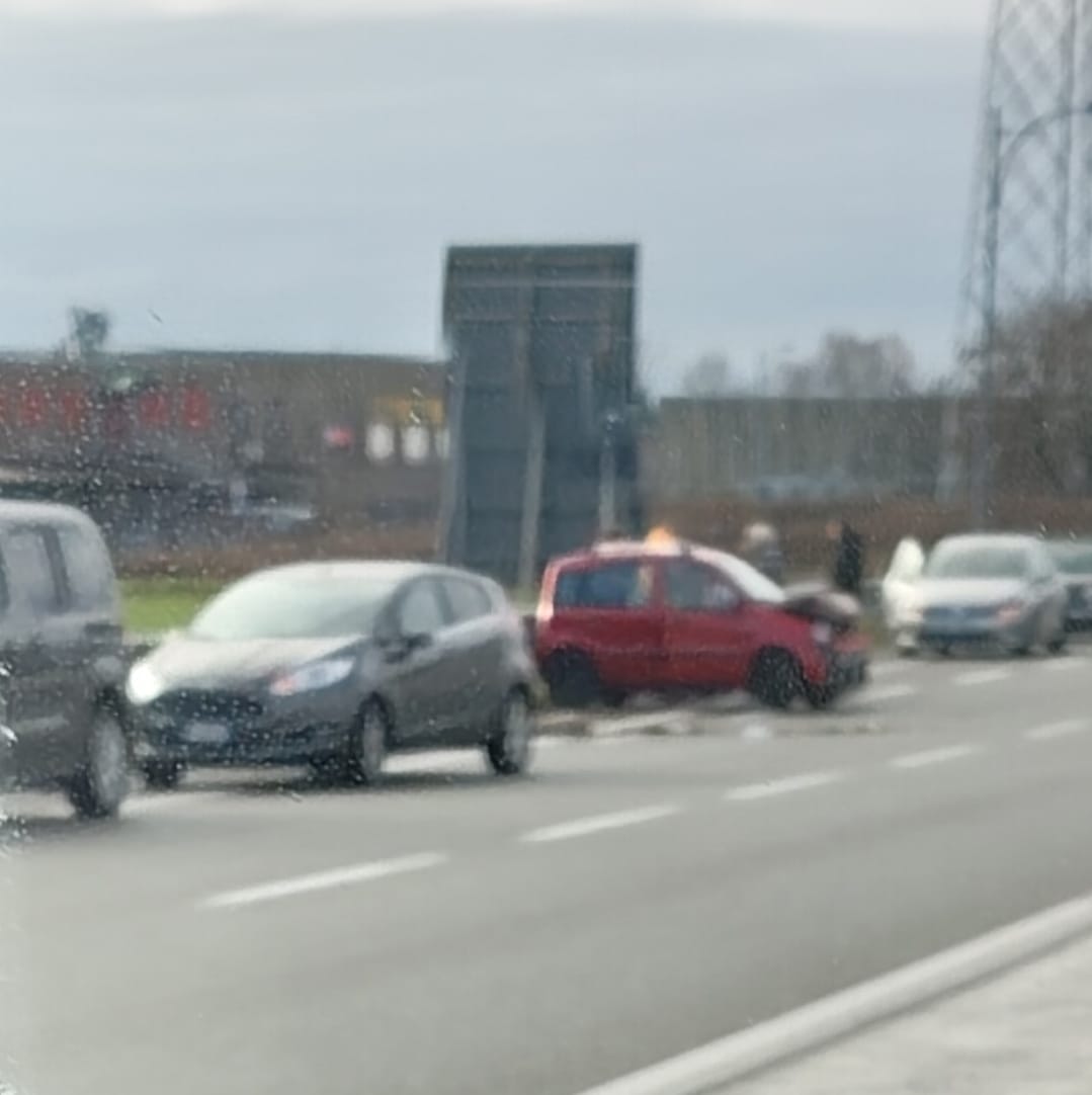 NICHELINO – Incidente in via Debouché: un ferito