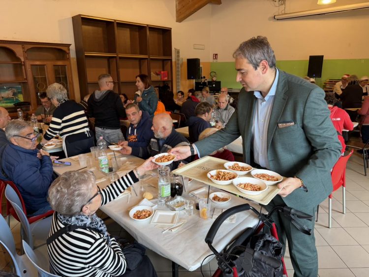 TROFARELLO – ‘Aggiungi un posto a tavola’ per le persone sole