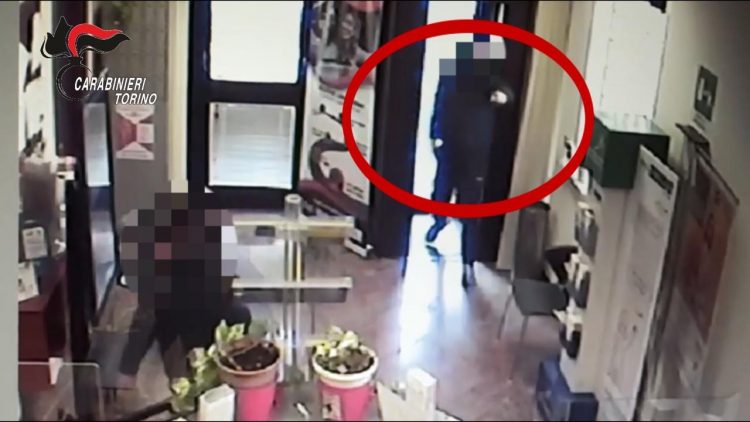 CRONACA – Nuovo sospettato per la rapina alla banca di Osasio