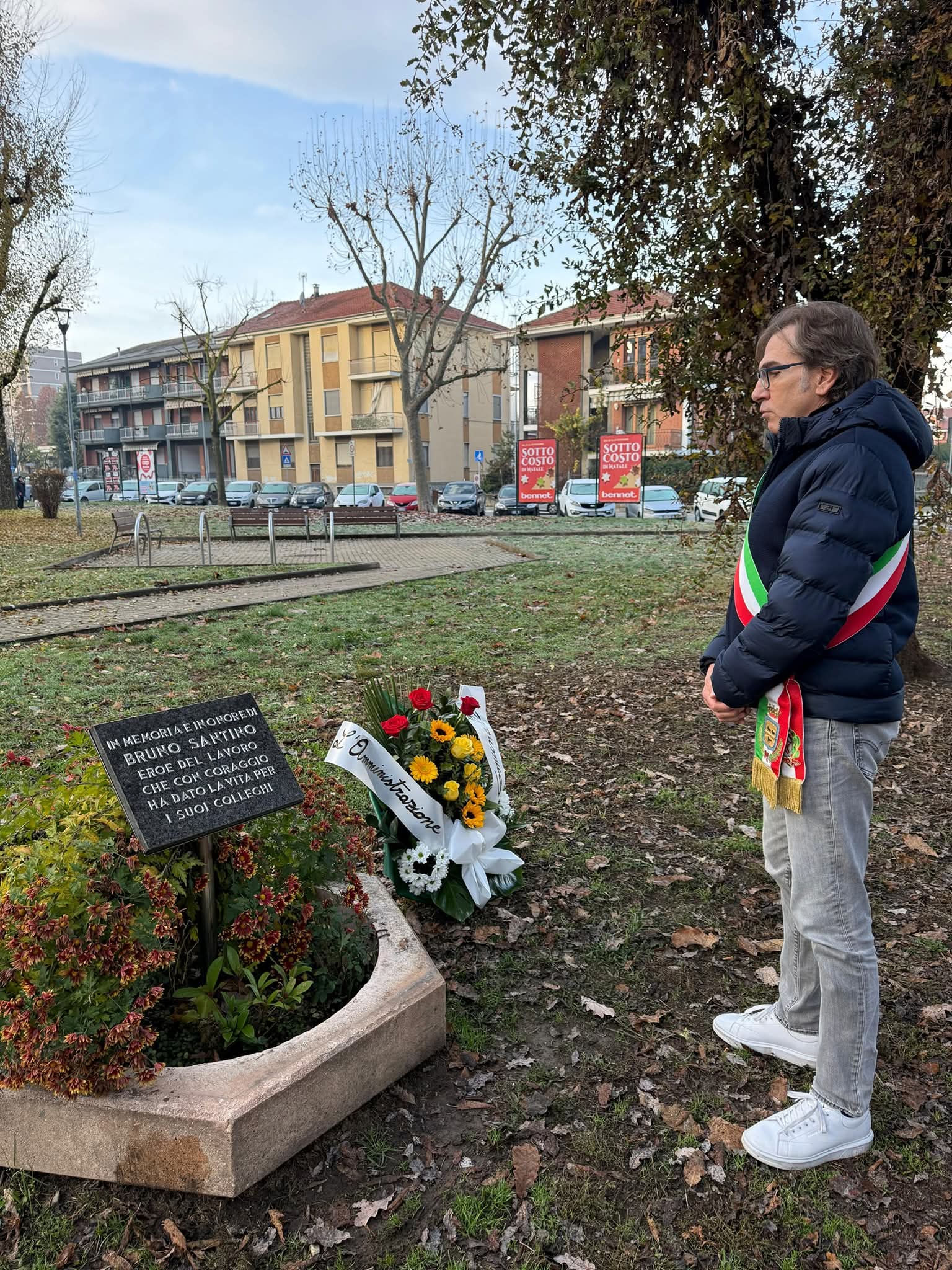 NICHELINO – Un mazzo di fiori per ricordare Bruno Santino NICHELINO – Un mazzo di fiori per ricordare Bruno Santino