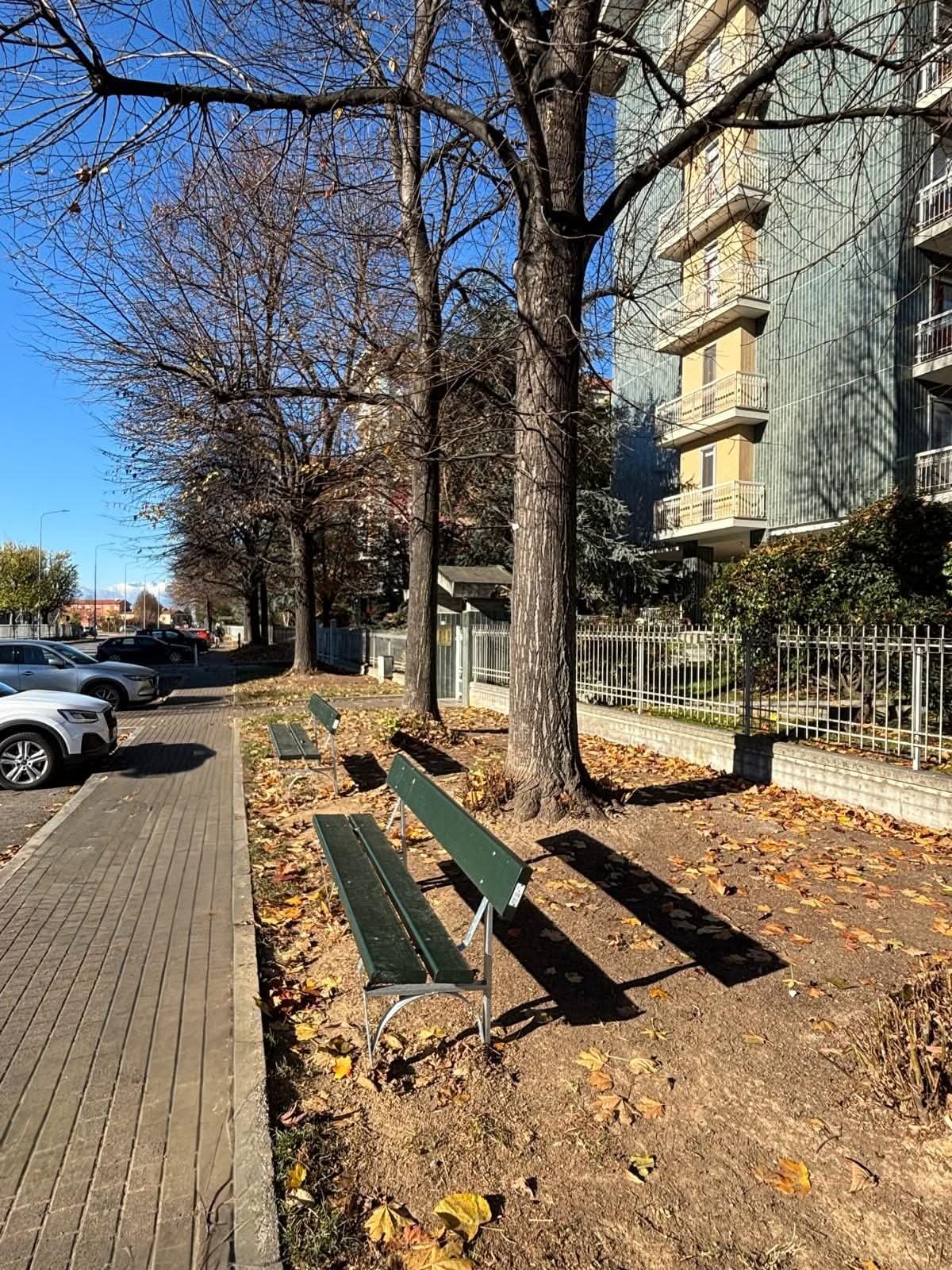 TROFARELLO – Sostituite le panchine di via Togliatti TROFARELLO – Sostituite le panchine di via Togliatti