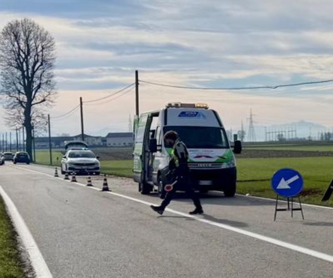 CARMAGNOLA – Tragedia in via Poirino, motociclista muore in un incidente CARMAGNOLA – Tragedia in via Poirino, motociclista muore in un incidente