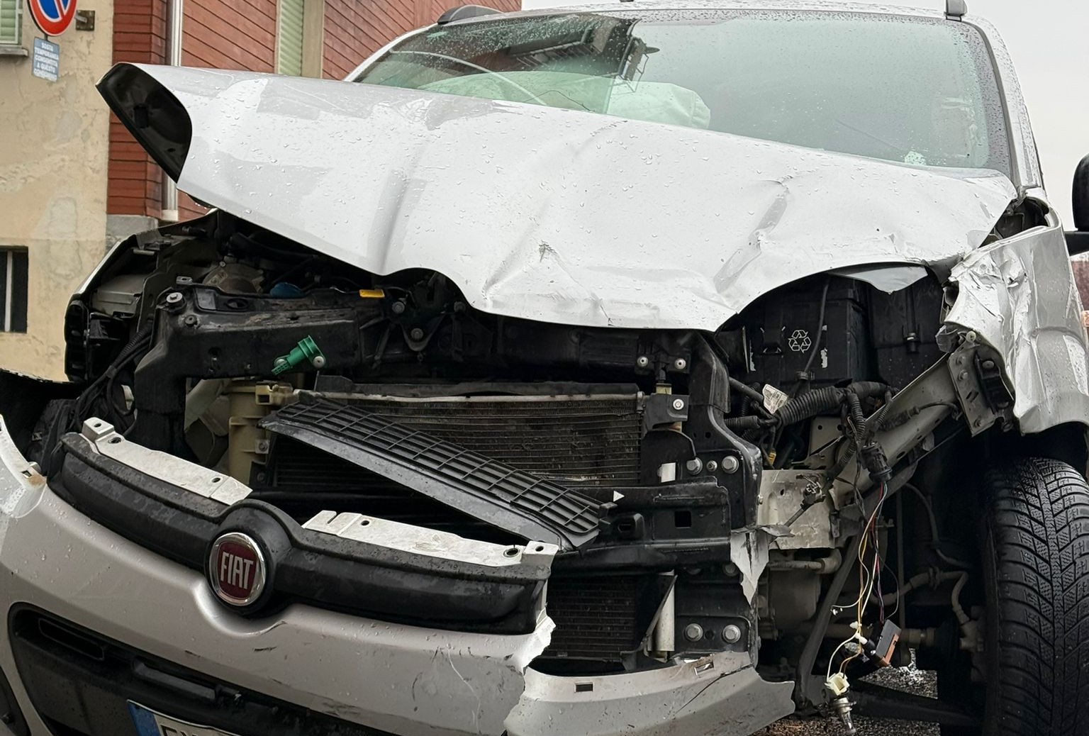 CARMAGNOLA – Incidente in via Del Porto, due feriti lievi