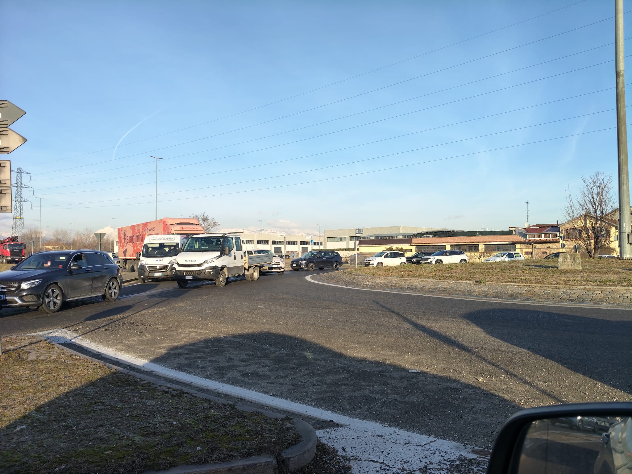 CINTURA SUD – Giornata da incubo sulle provinciali attorno alla tangenziale per la chiusura a causa della rimozione del tir a fuoco CINTURA SUD – Giornata da incubo sulle provinciali attorno alla tangenziale per la chiusura a causa della rimozione del tir a fuoco