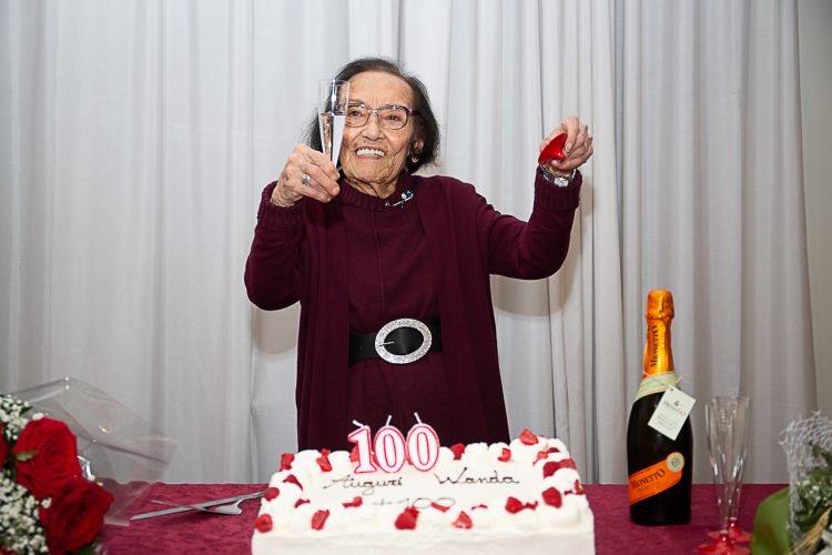 MONCALIERI – I 100 anni della pittrice ‘nonna’ Wanda