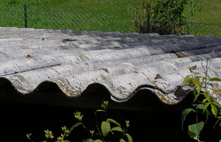 VILLASTELLONE – Rifiuti pericolosi abbandonati a Borgo Cornalese