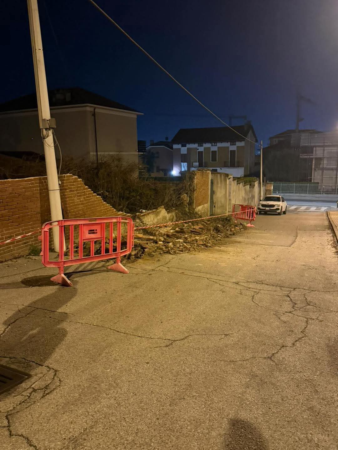 TROFARELLO – Crollo del muro di contenimento in via Costa