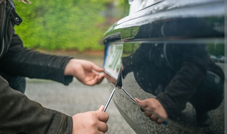 NICHELINO – Targhe rubate ad auto parcheggiate