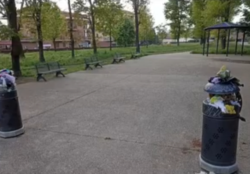 MONCALIERI – Parco Lancia preda di ragazzini maleducati MONCALIERI – Parco Lancia preda di ragazzini maleducati
