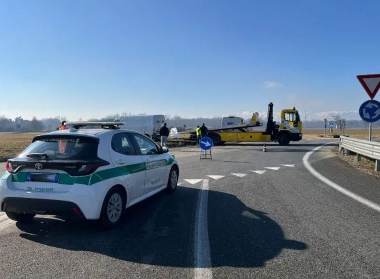 NICHELINO – Incidente alla rotatoria con Vinovo