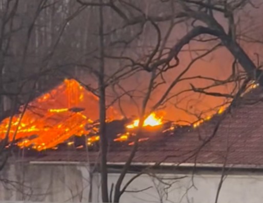 NICHELINO – Ex depositeria nel Boschetto in fiamme