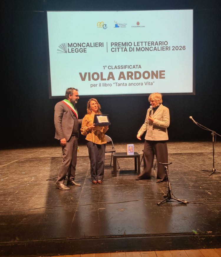 CULTURA – Viola Ardone vince il Festival Moncalieri Legge