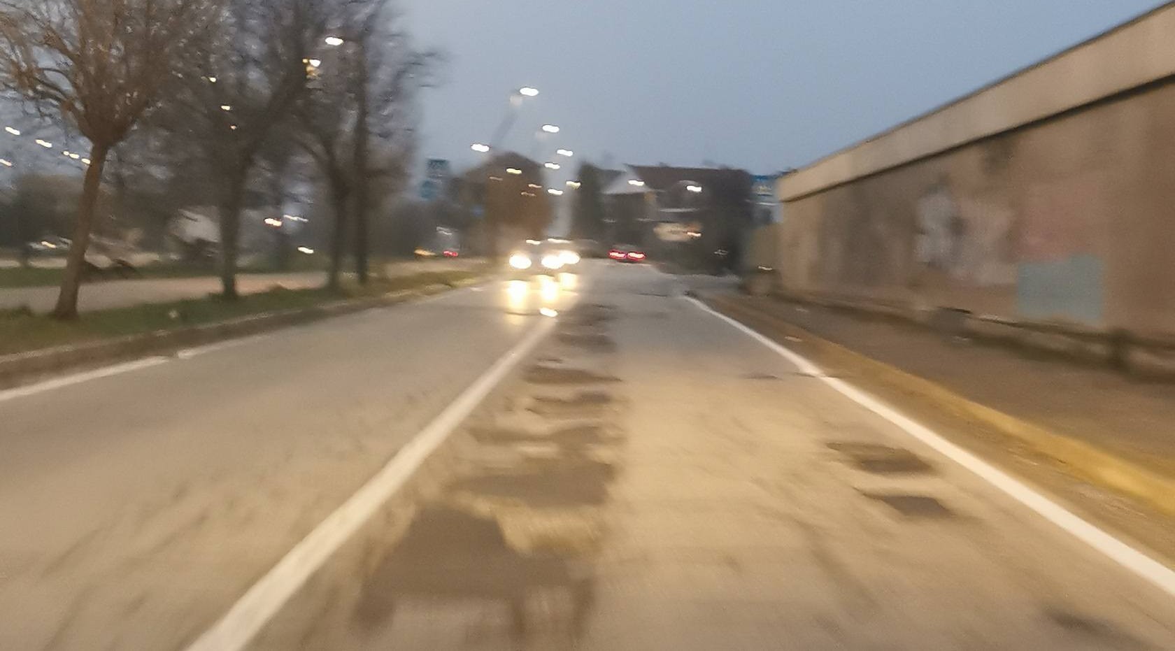 MONCALIERI – ‘Via Juglaris è una groviera, va riasfaltata’ MONCALIERI – ‘Via Juglaris è una groviera, va riasfaltata’