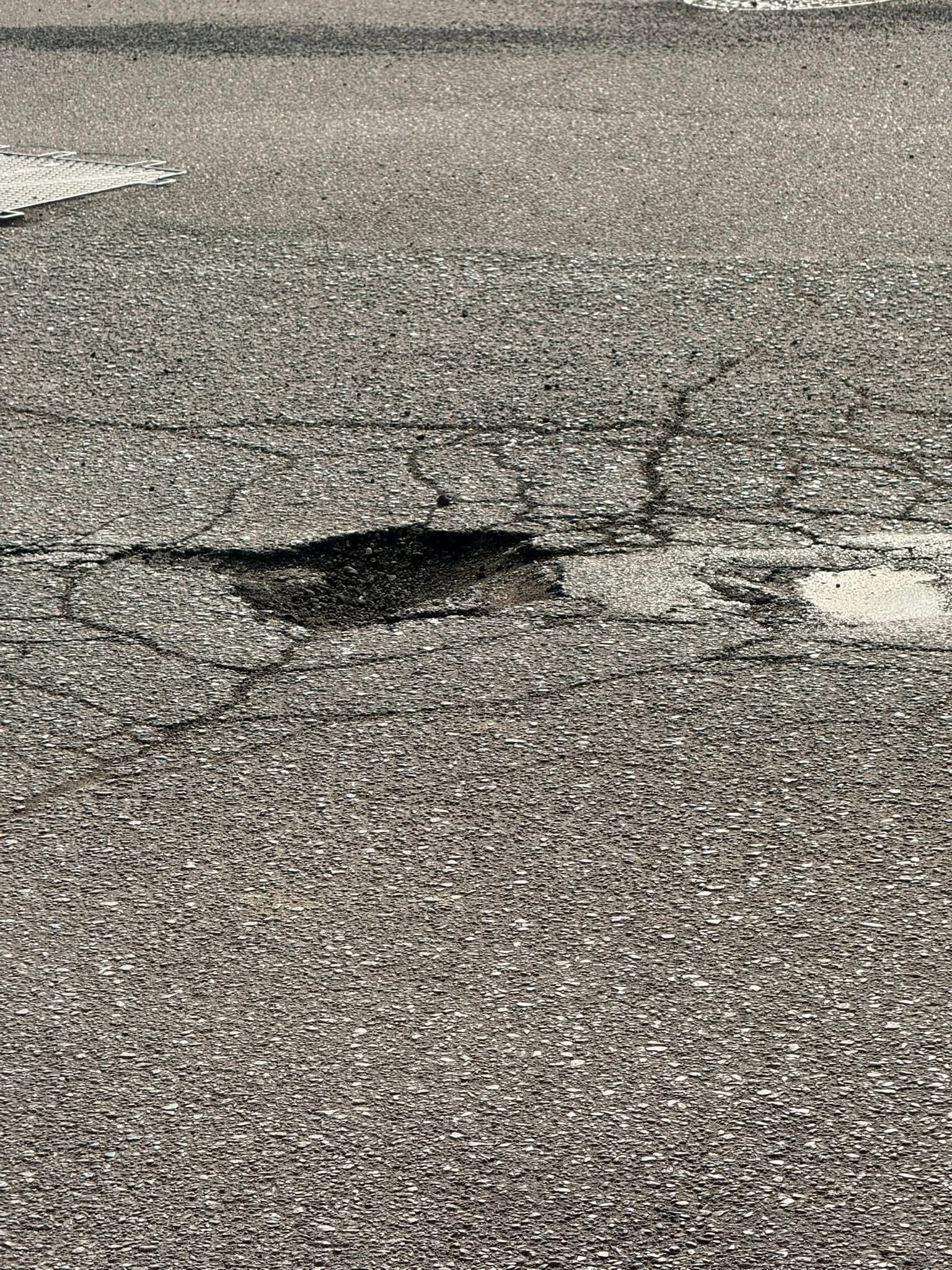 MONCALIERI – Buche profonde su strada Villastellone MONCALIERI – Buche profonde su strada Villastellone