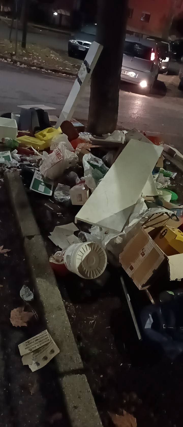 NICHELINO – Discarica a cielo aperto in via Pio La Torre