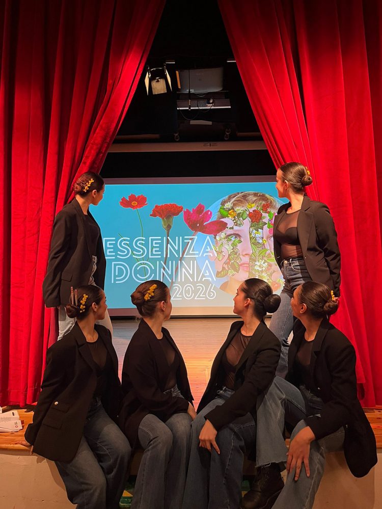 Sold out per «Essenza Donna»: presentata la sigla di Letti di Notte 2026 «Occidentali’s karma», tra musica dal vivo, danza e cultur