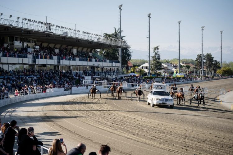 VINOVO – La festa all’ippodromo con una Pasquetta tra gare ed eventi